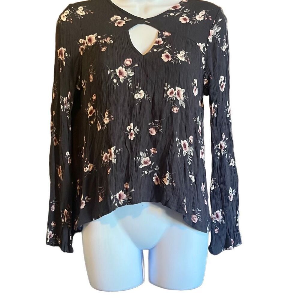 Full Tilt Gray Pink Floral Cutout Crinkle‎ Top Long Sleeve Medium Boho Festival